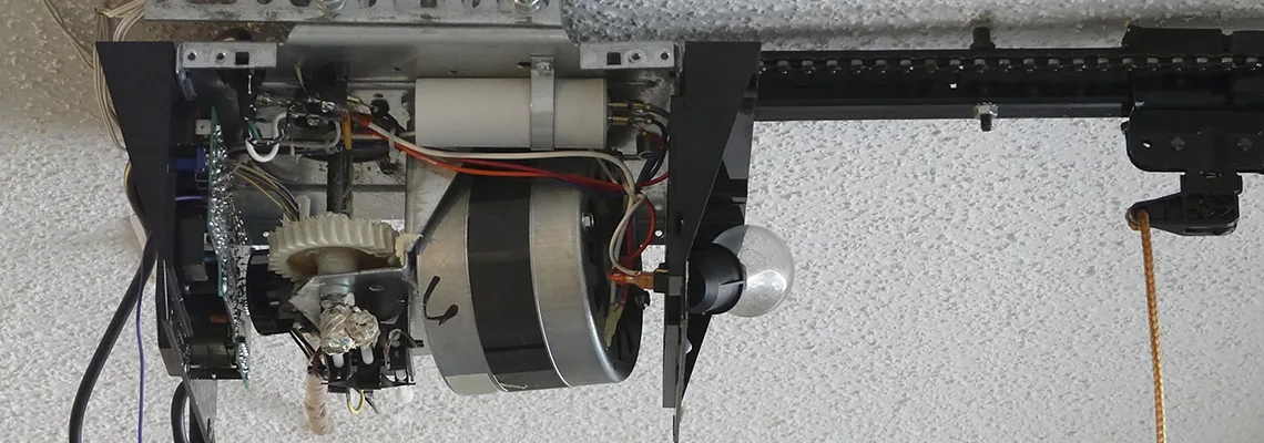 Sliding Garage Door Humming Noise Repair in Niagara-on-the-Lake, Ontario