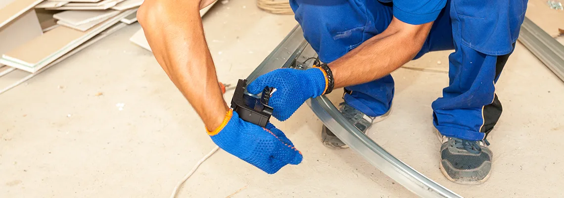 Fix Garage Door Panel in Niagara-on-the-Lake, Ontario